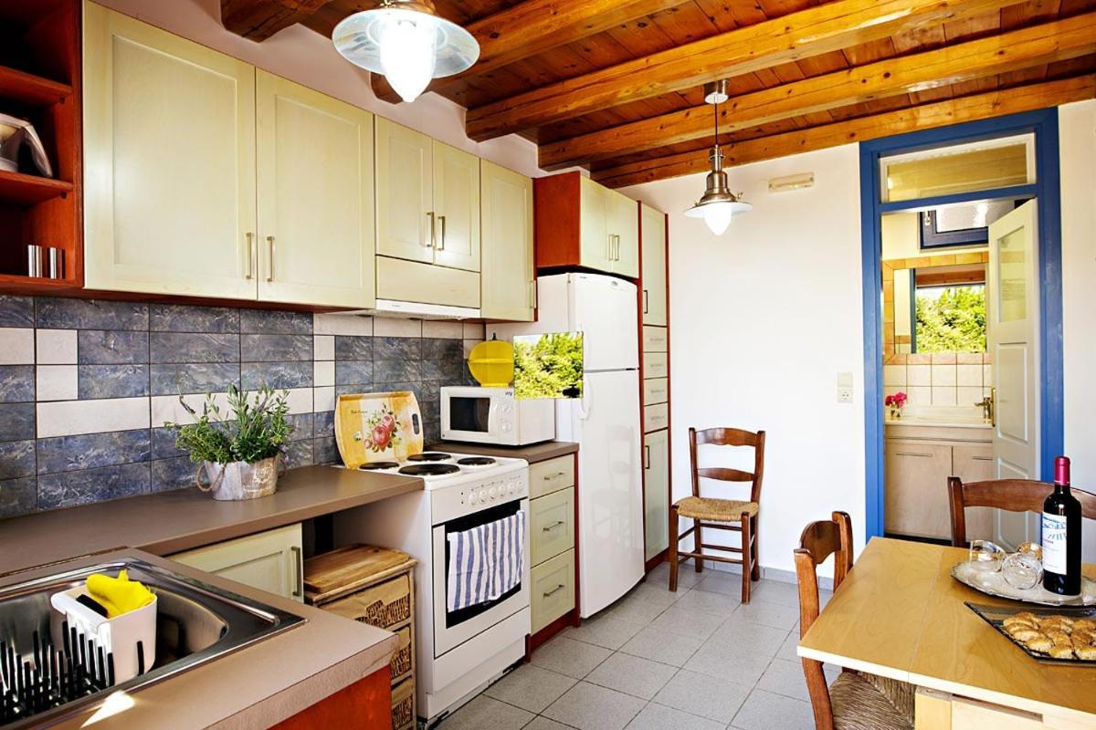 Mirthios-Hill Apartments Плакиас Экстерьер фото